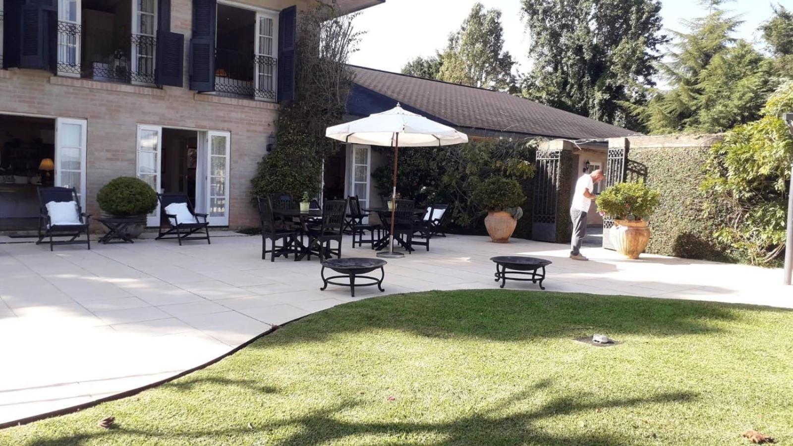Refugio White House *